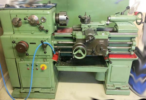 Фото універсального токарно-гвинторізного верстата 1Б61 Фото універсального токарно-гвинторізного верстата 1Б61